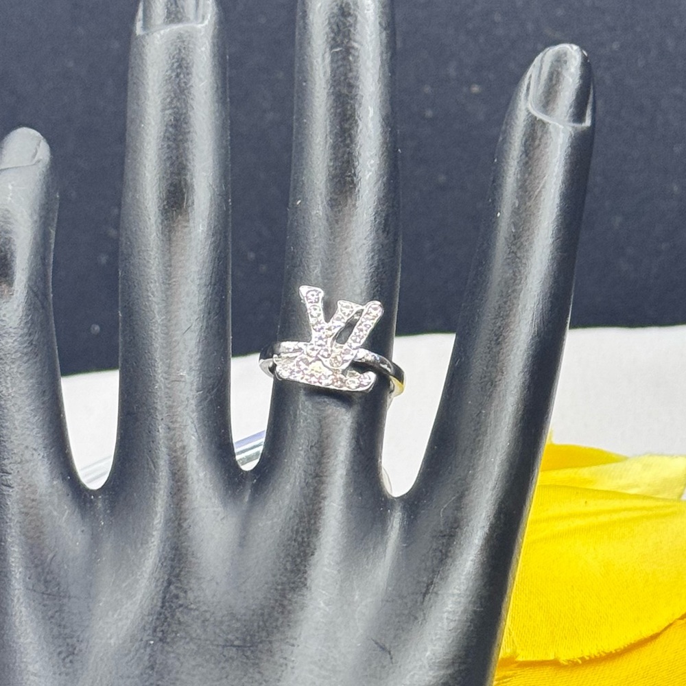 Fashion Jewelry Silver Tone Crystal Rhinestone  Fashion Ring SZ 6.5
